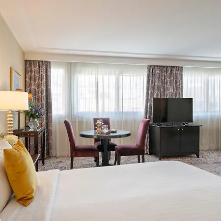מלון Warwick Champs-elysees 4*