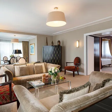 Warwick Champs-elysees 4* פריז