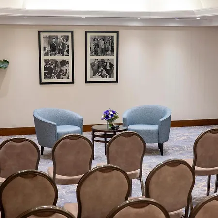 Warwick Champs-elysees מלון 4*