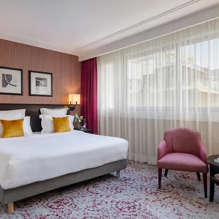 Warwick Champs-elysees 4* פריז