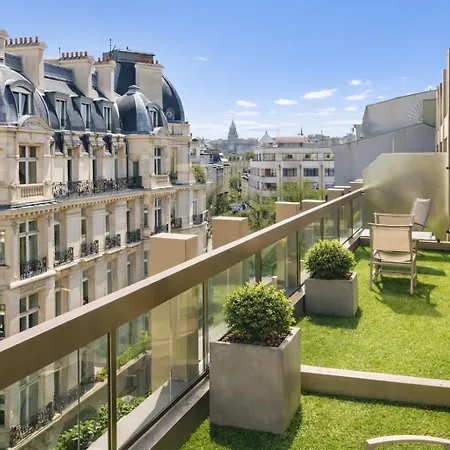 Warwick Champs-elysees 4*