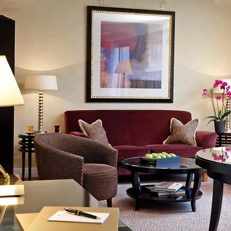 Warwick Champs-elysees Hotel 4*