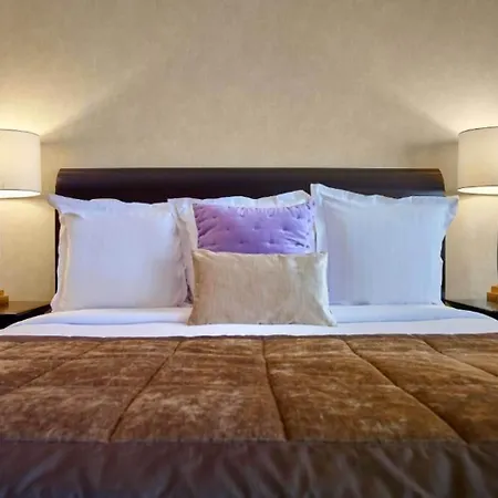 Warwick Champs-elysees Hotell 4*