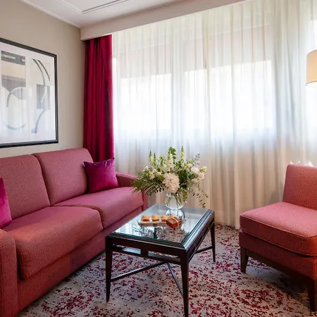 Warwick Champs-elysees Hotell 4*