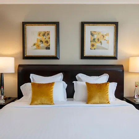 Warwick Champs-elysees Hotell 4*