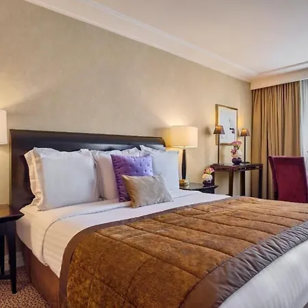 Warwick Champs-elysees 4* パリ