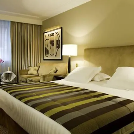 Warwick Champs-elysees 4*