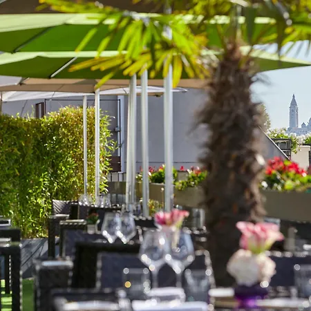 Warwick Champs-elysees