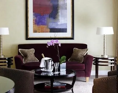 Warwick Champs-elysees パリ