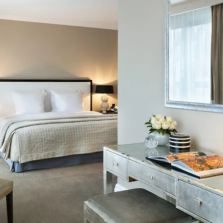 Warwick Champs-elysees 4*