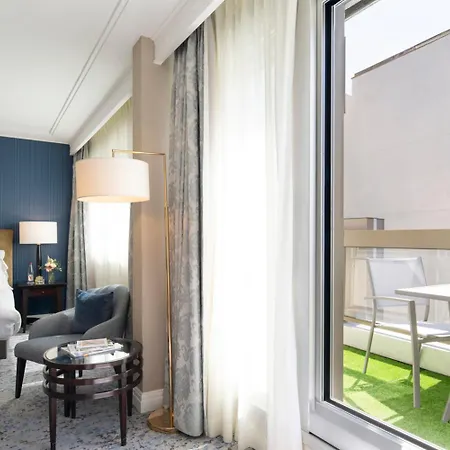 Warwick Champs-elysees 4*