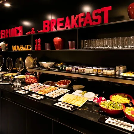 Warwick Champs-elysees Hotel 4*