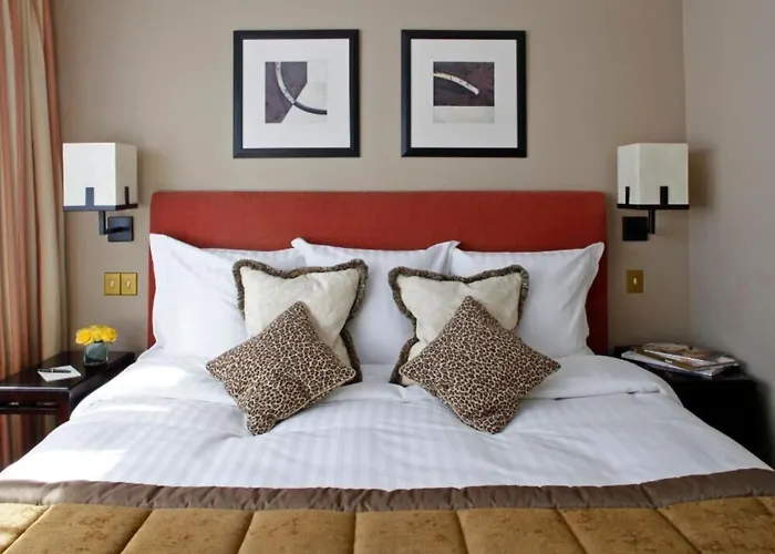 Warwick Champs-elysees מלון