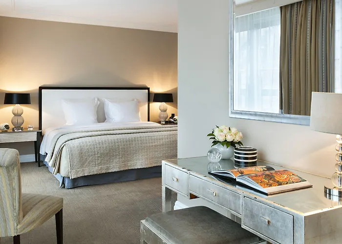 Warwick Champs-elysees 4*