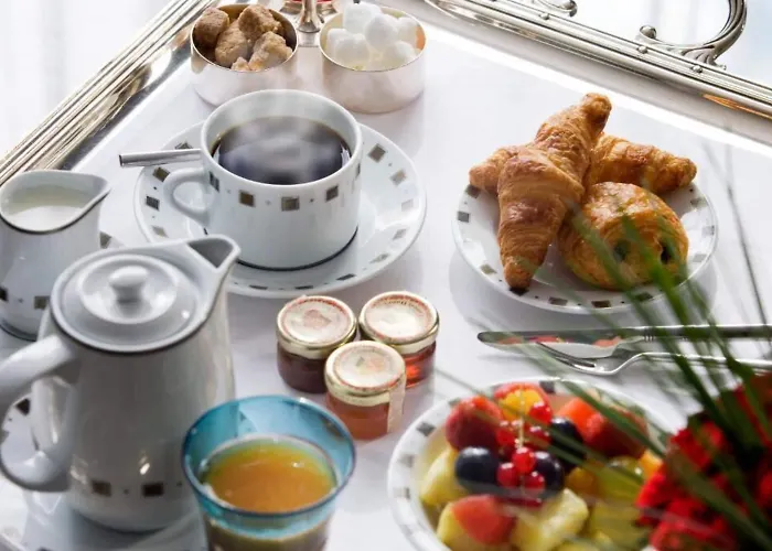 Warwick Champs-elysees Париж