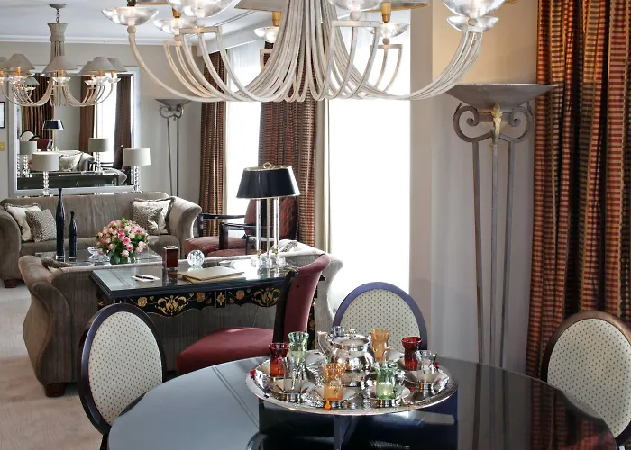 Warwick Champs-elysees 4*