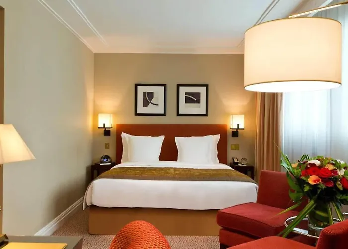 Warwick Champs-elysees Париж