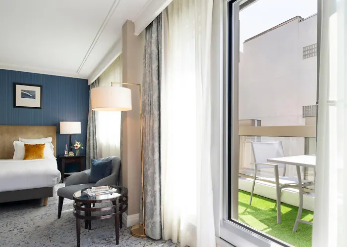 Warwick Champs-elysees 4*