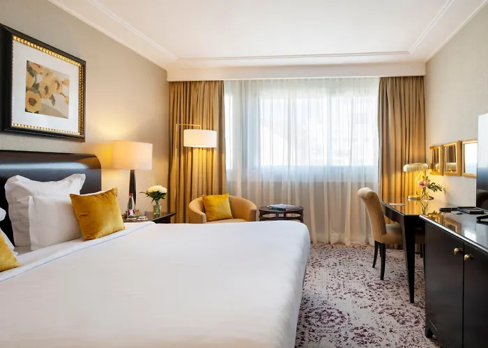 Otel Warwick Champs-elysees 4*