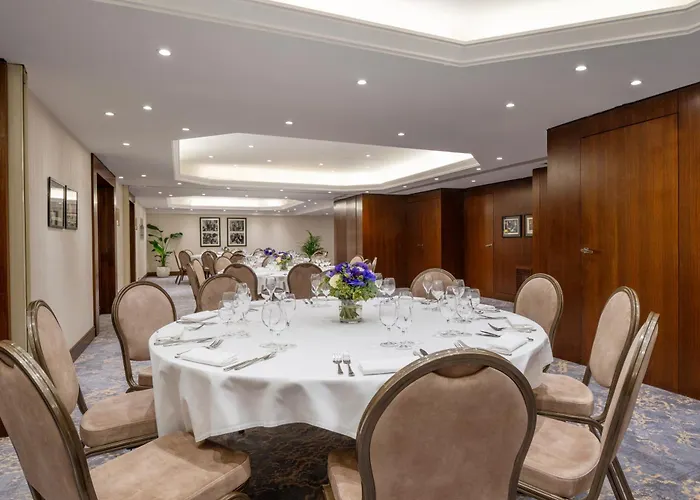酒店 Warwick Champs-elysees 4*