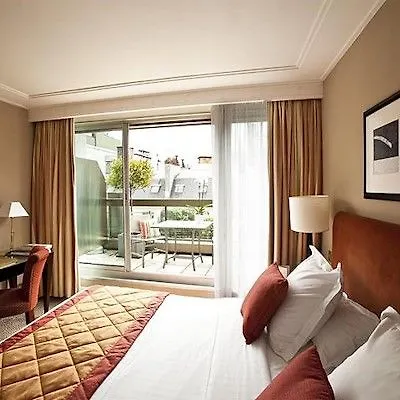 호텔 Warwick Champs-elysees 4*