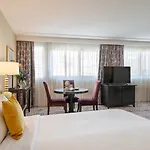 호텔 Warwick Champs-elysees 4*