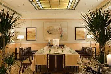 Warwick Champs-elysees 4* Paris