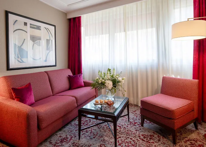 Warwick Champs-elysees Hotel 4*