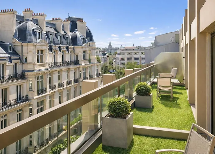 Warwick Champs-elysees 4*